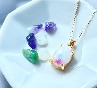 月の形の母乳パールのネックレス